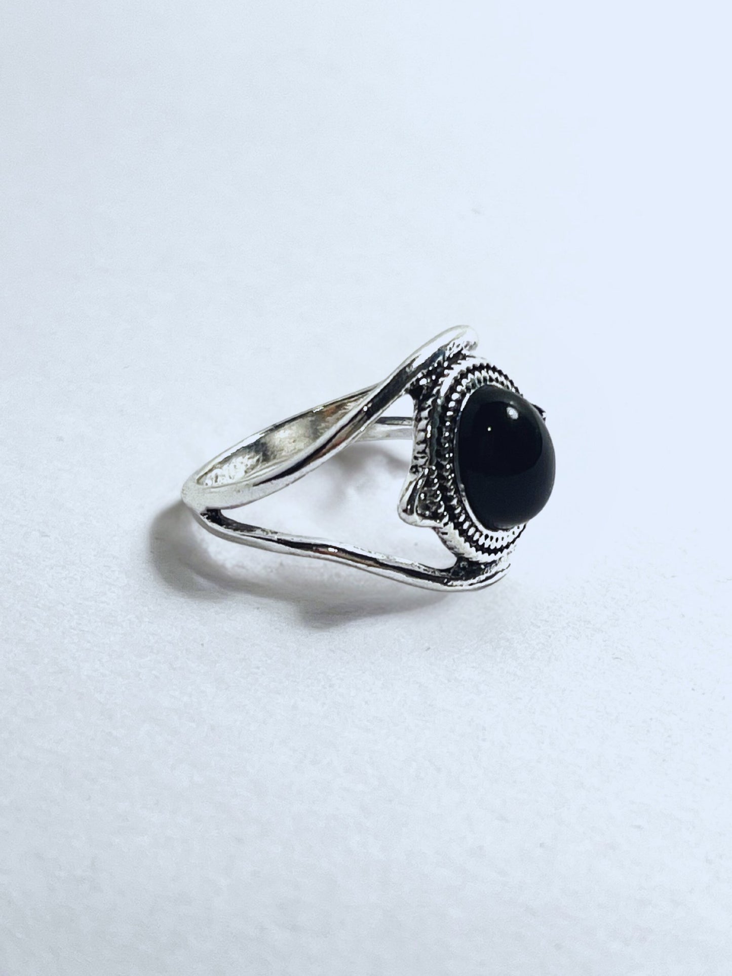 Eye-Shaped Onyx Statement Ring in Silver Plate - Stellify