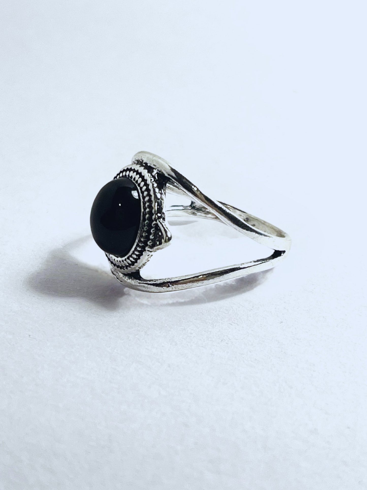 Eye-Shaped Onyx Statement Ring in Silver Plate - Stellify