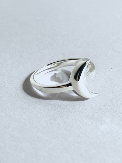 Celestial Crescent Moon Ring - Stellify