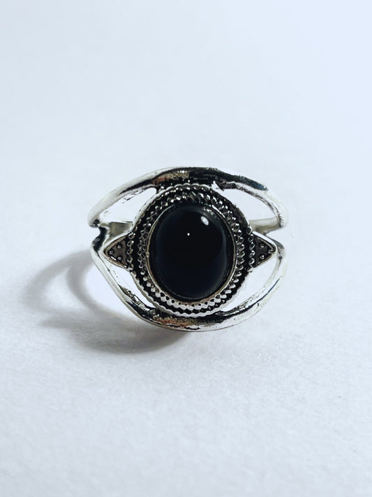 Eye-Shaped Onyx Statement Ring in Silver Plate - Stellify