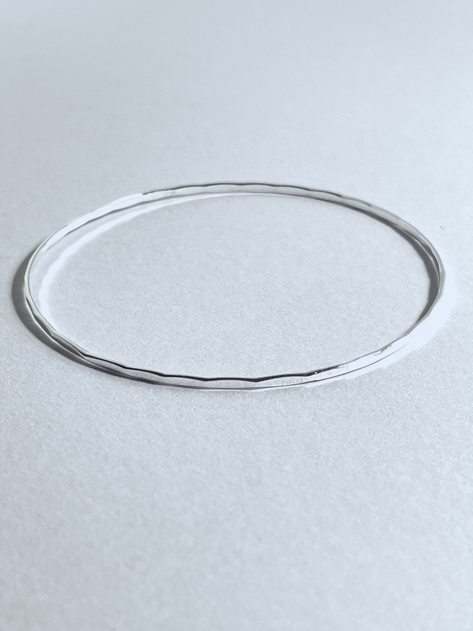 Hammered Harmony Stacking Bangle - Stellify