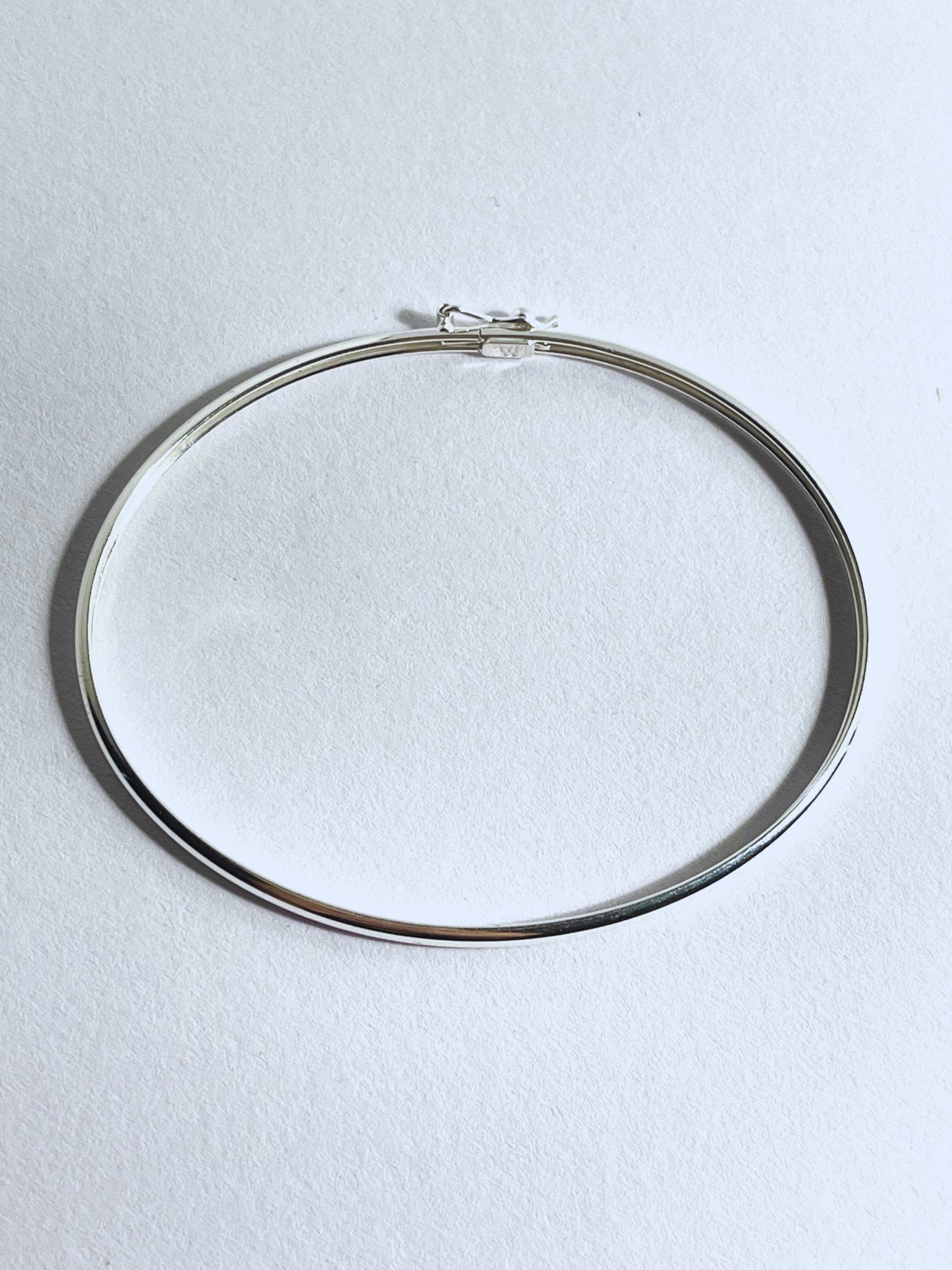 Personalized Oval Elegance Bangle - Stellify